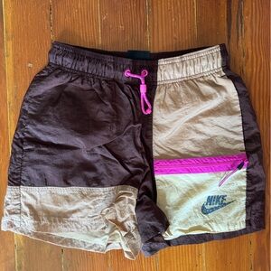 nike sportswear icon clash women’s shorts - size xs